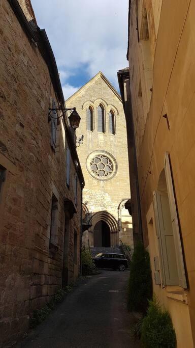 Aux Portes De L'Abbaye Saint-Cyprien  Exterior photo